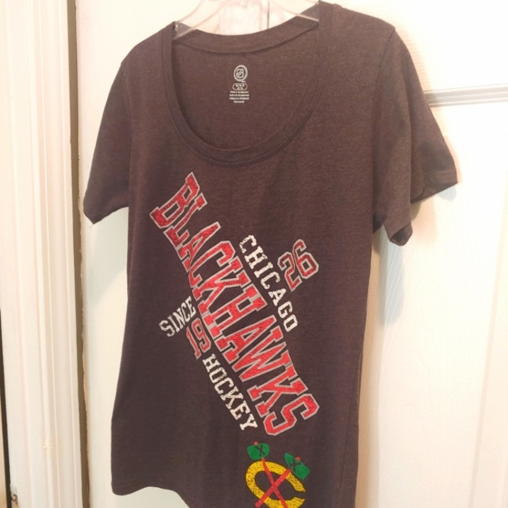Chicago Blackhawks NHL Hockey Women’s CrewNeck short sleeve T-shirt